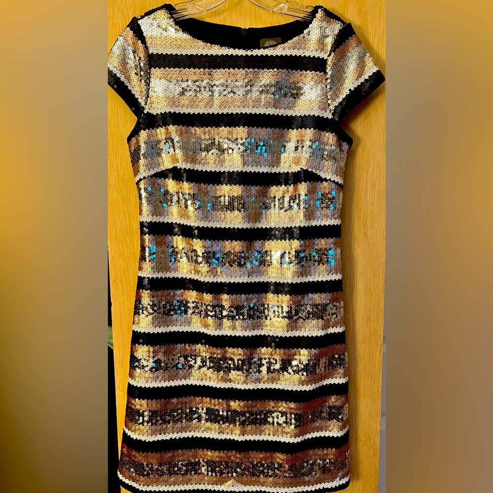 Vince Camuto party dress . Size 4
